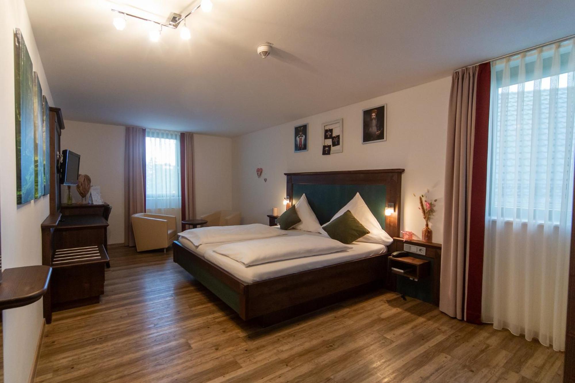 Hotel Restaurant Auerhahn Bad Wildbad Esterno foto
