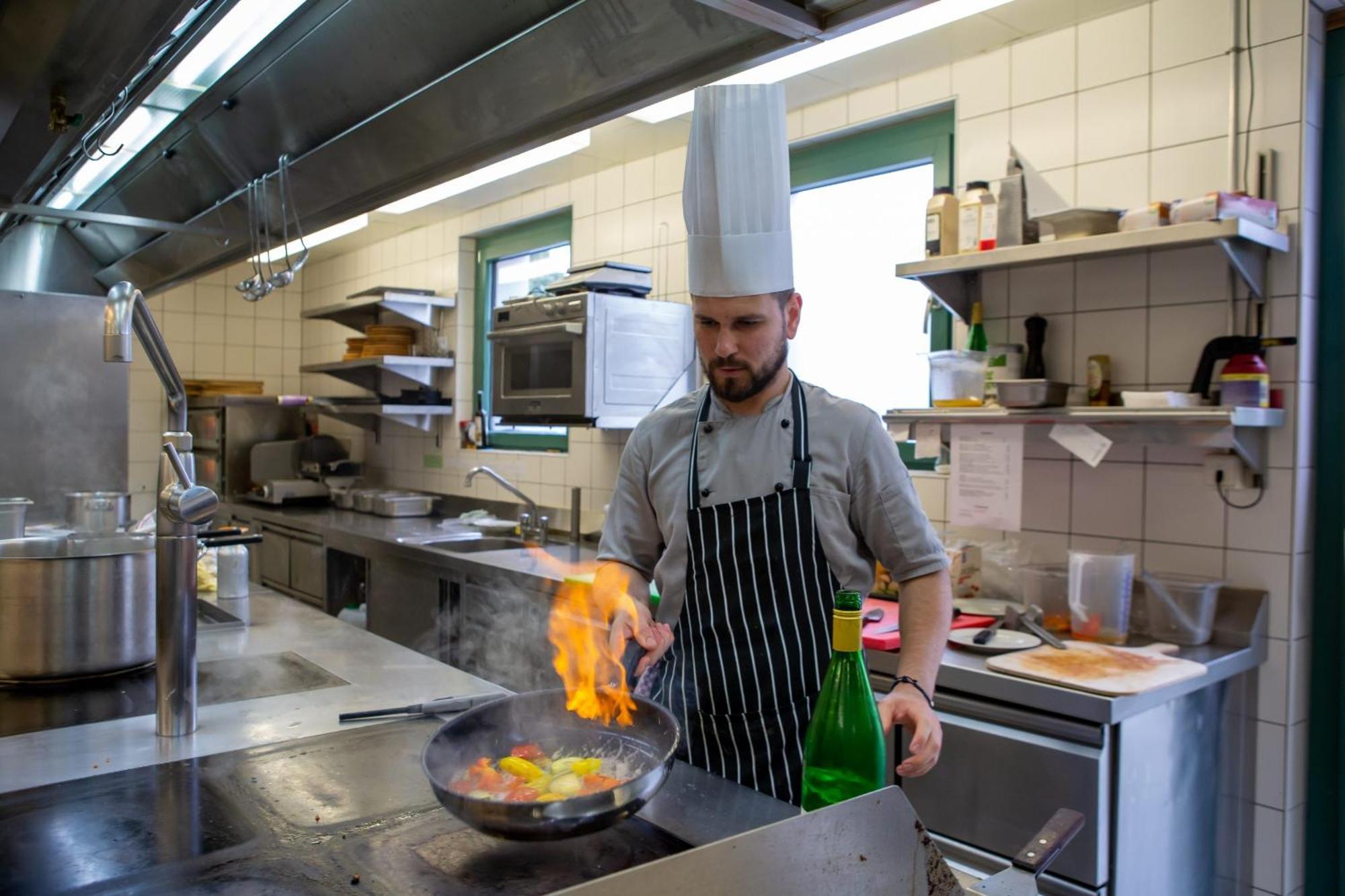 Hotel Restaurant Auerhahn Bad Wildbad Esterno foto
