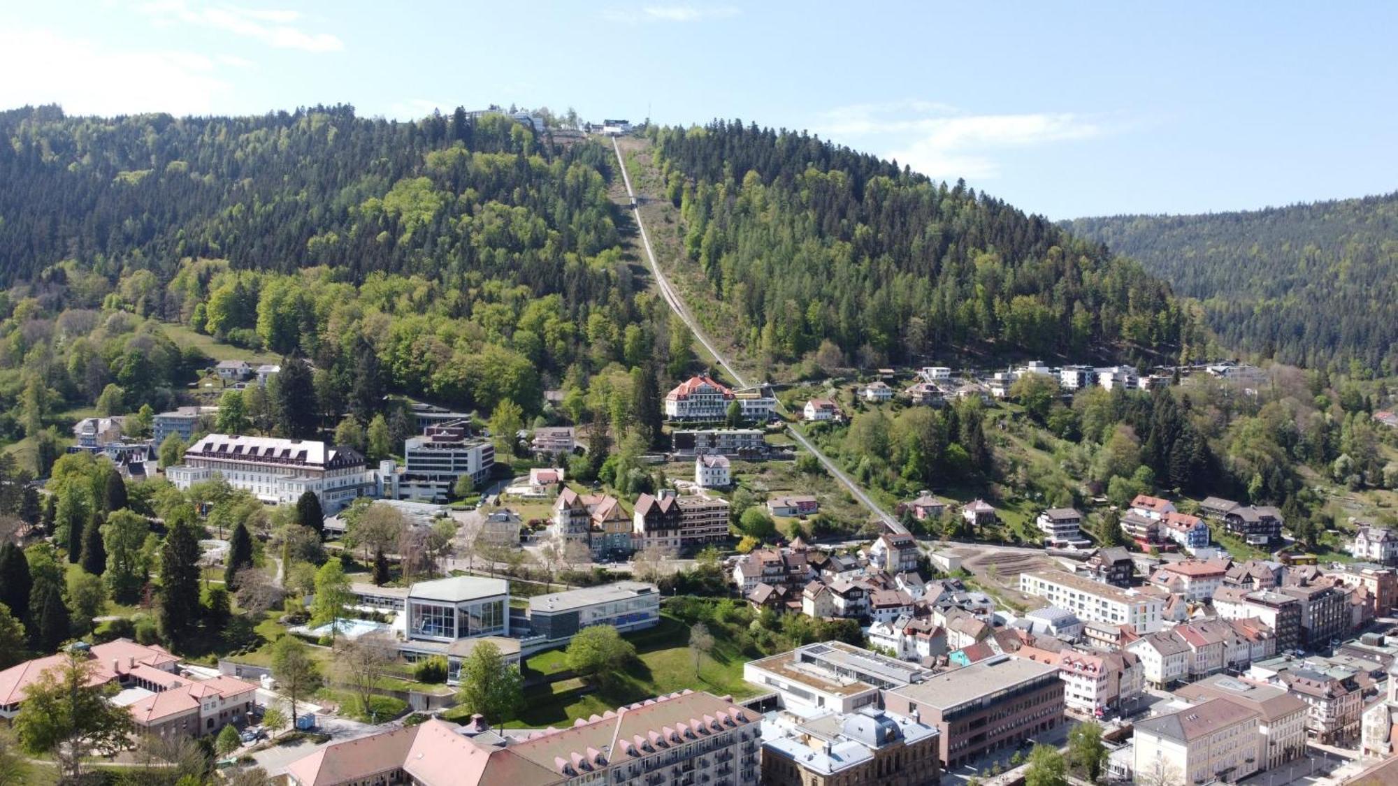 Hotel Restaurant Auerhahn Bad Wildbad Esterno foto