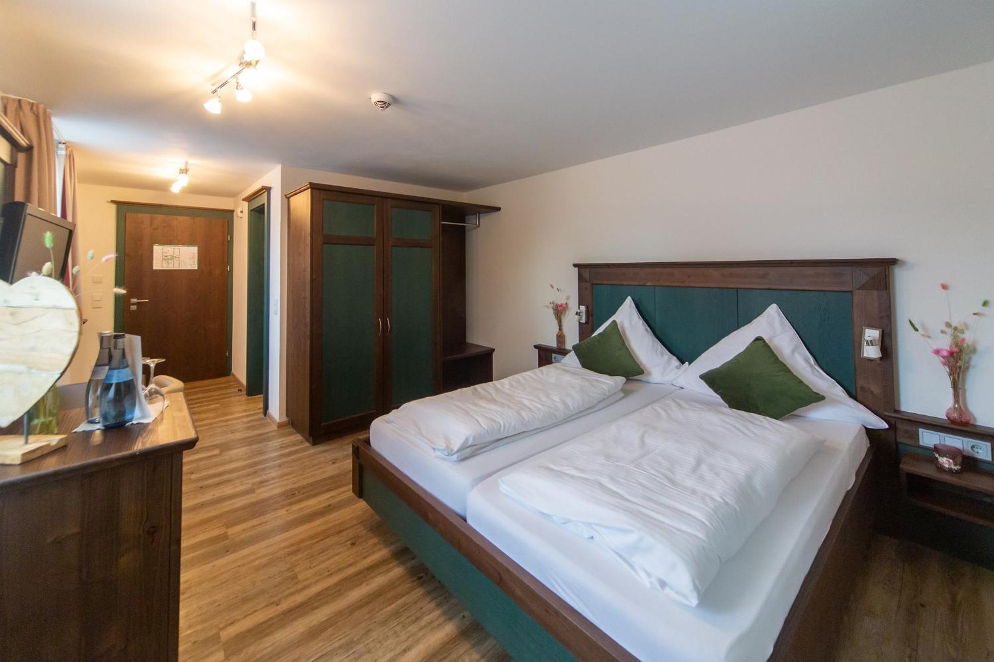 Hotel Restaurant Auerhahn Bad Wildbad Esterno foto
