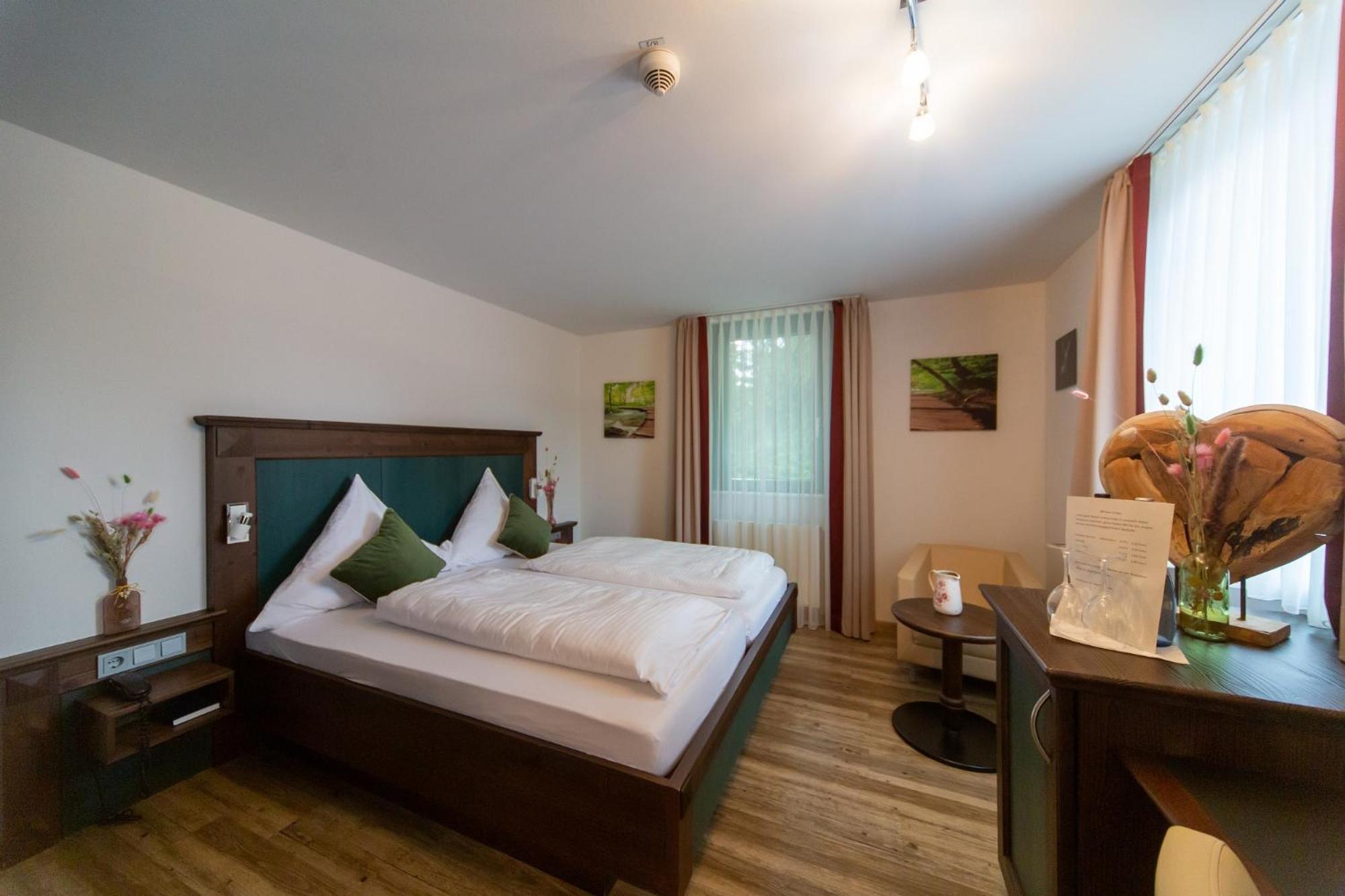 Hotel Restaurant Auerhahn Bad Wildbad Esterno foto