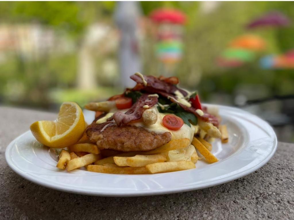 Hotel Restaurant Auerhahn Bad Wildbad Esterno foto
